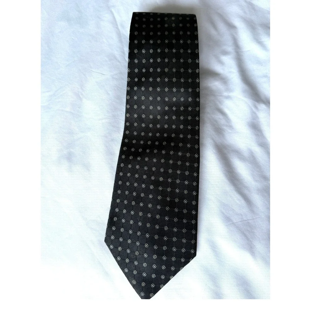 Donald J Trump Signature Collection Black Silk Geometric Floral Necktie 60 Inch
